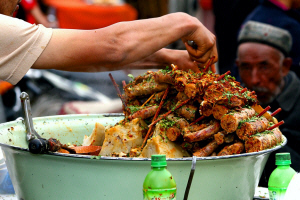 Kashgar Bangers Served.JPG (203334 bytes)